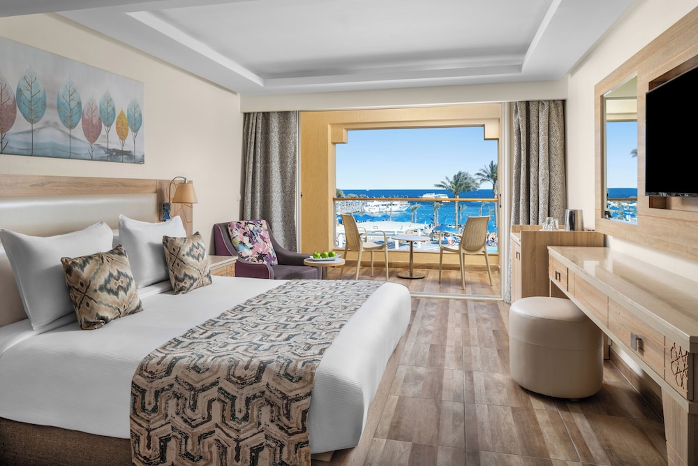 Beach Albatros Resort - All Inclusive — Hotel rooms in Hurghada, Red Sea
