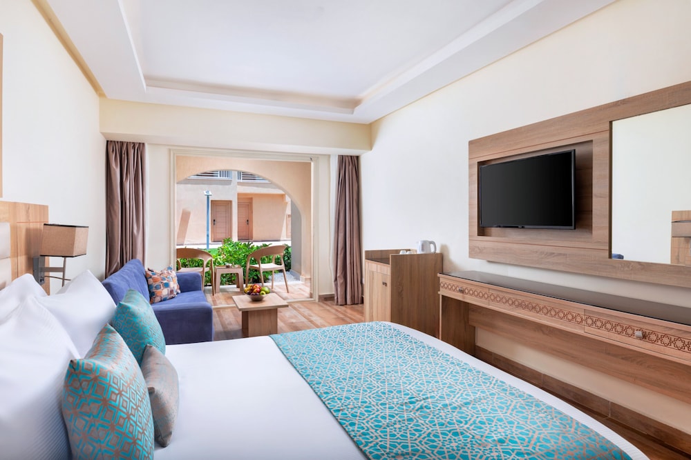 Beach Albatros Resort - All Inclusive — Hotel rooms in Hurghada, Red Sea