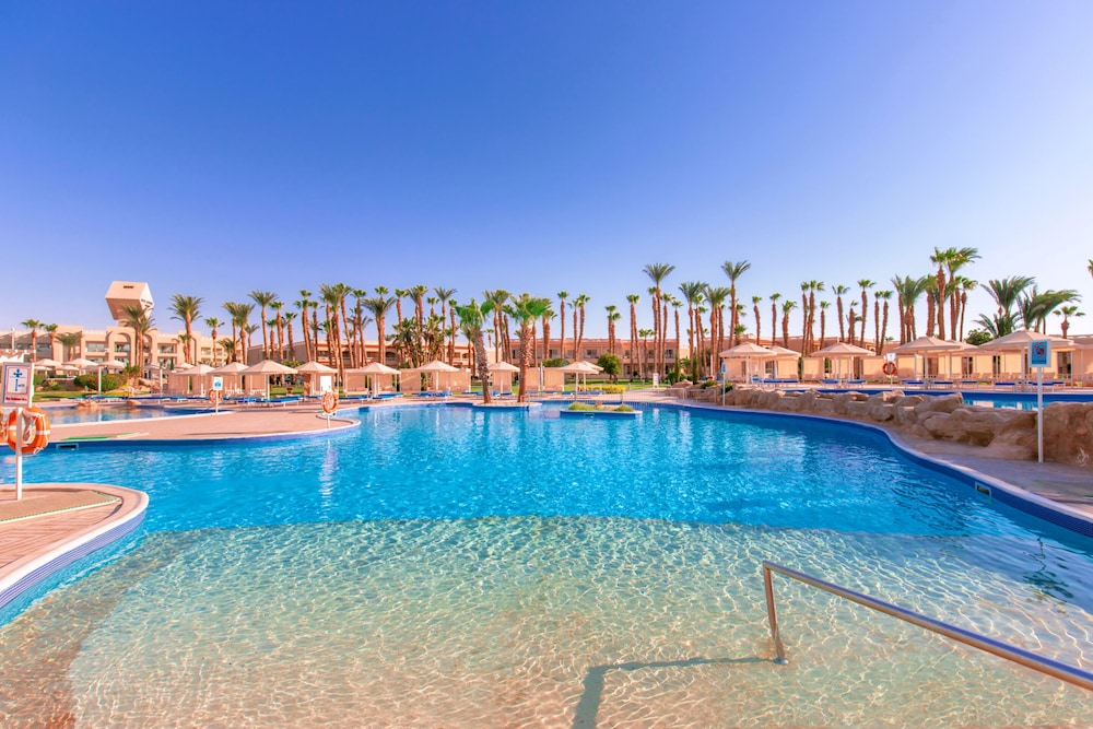 Beach Albatros Resort - All Inclusive — Swimming pool in Hurghada, Red Sea