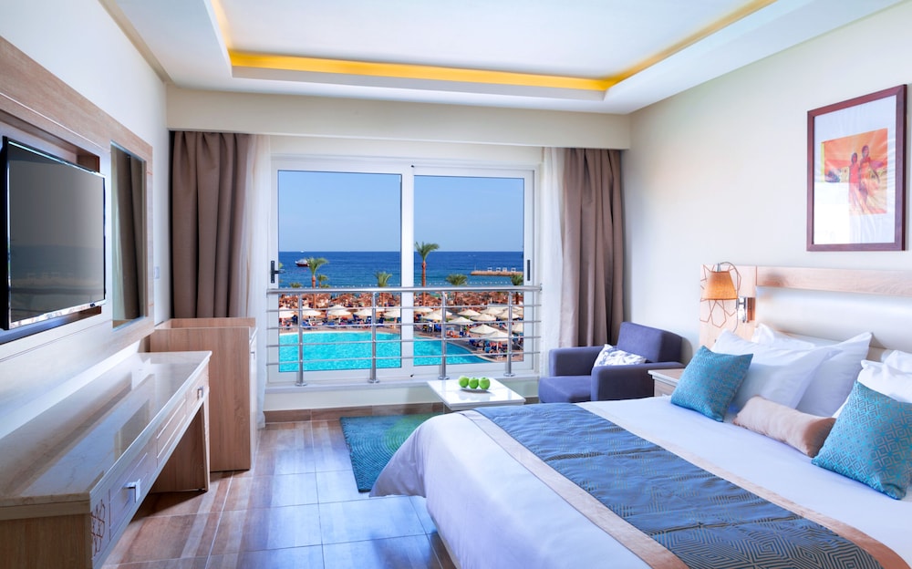 Beach Albatros Resort - All Inclusive — Hotel rooms in Hurghada, Red Sea