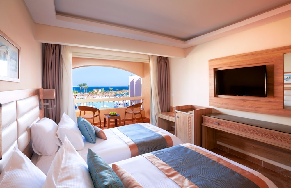 Beach Albatros Resort - All Inclusive — Hotel rooms in Hurghada, Red Sea