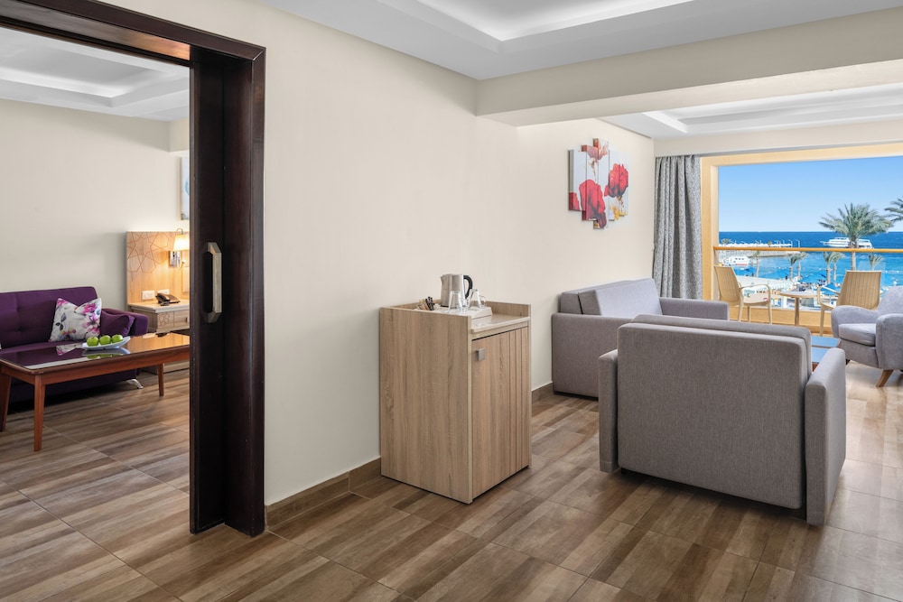 Beach Albatros Resort - All Inclusive — Hotel rooms in Hurghada, Red Sea