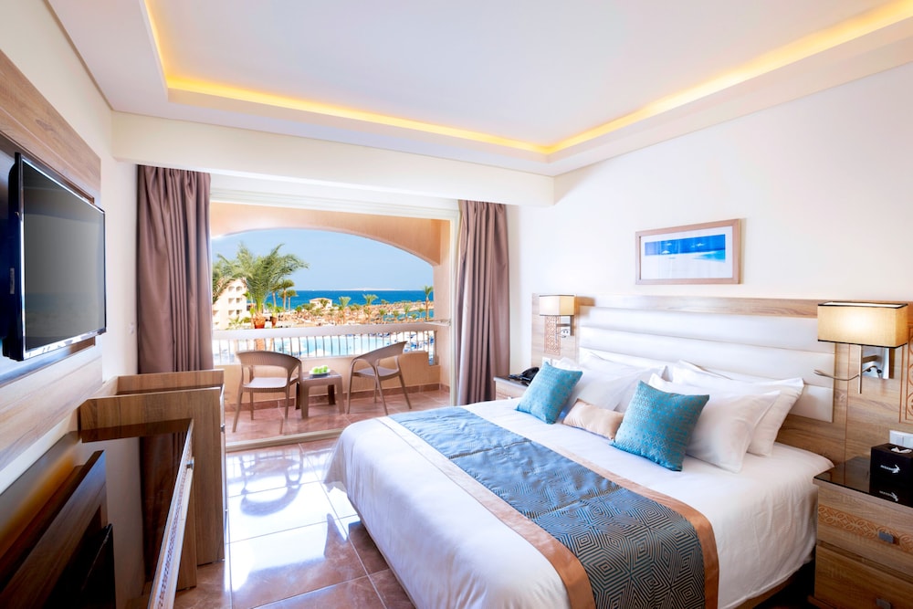 Beach Albatros Resort - All Inclusive — Hotel rooms in Hurghada, Red Sea