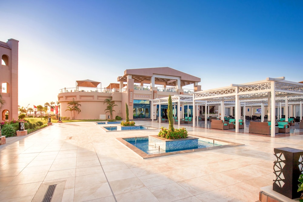 Pickalbatros Aqua Vista Resort - Hurghada — Hotel building in Hurghada, Red Sea