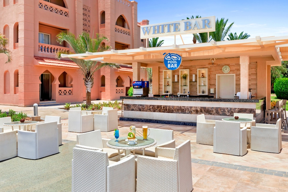 Pickalbatros Aqua Vista Resort - Hurghada — Hotel building in Hurghada, Red Sea