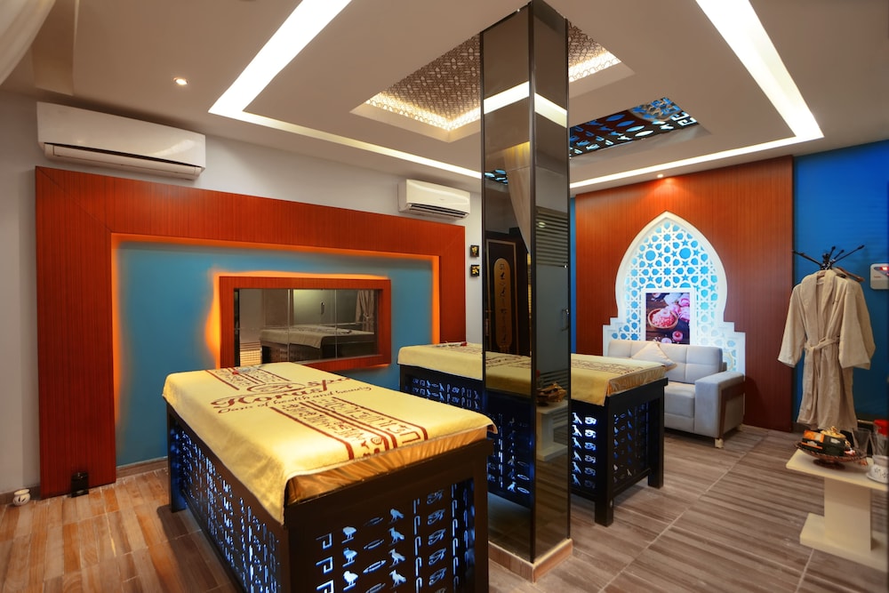 Pickalbatros Aqua Vista Resort - Hurghada — Hotel rooms in Hurghada, Red Sea