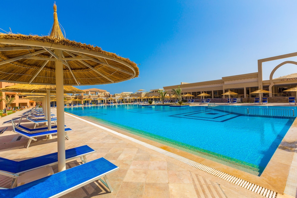 Pickalbatros Aqua Vista Resort - Hurghada — Swimming pool in Hurghada, Red Sea