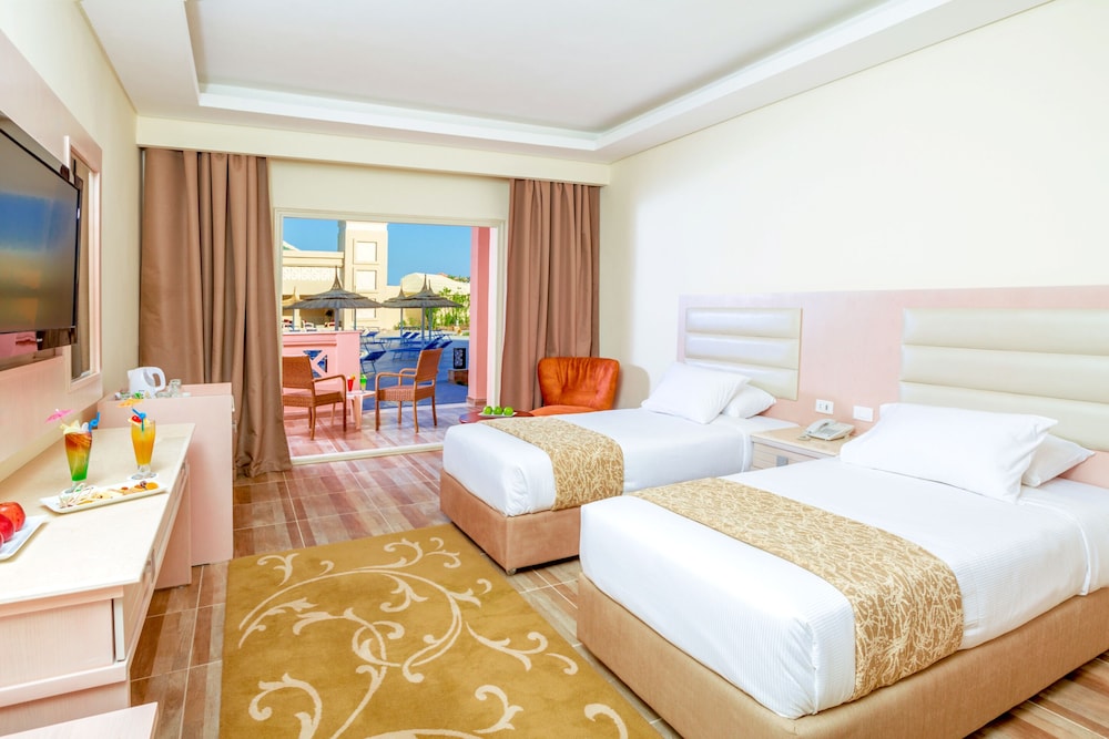 Pickalbatros Aqua Vista Resort - Hurghada — Hotel rooms in Hurghada, Red Sea