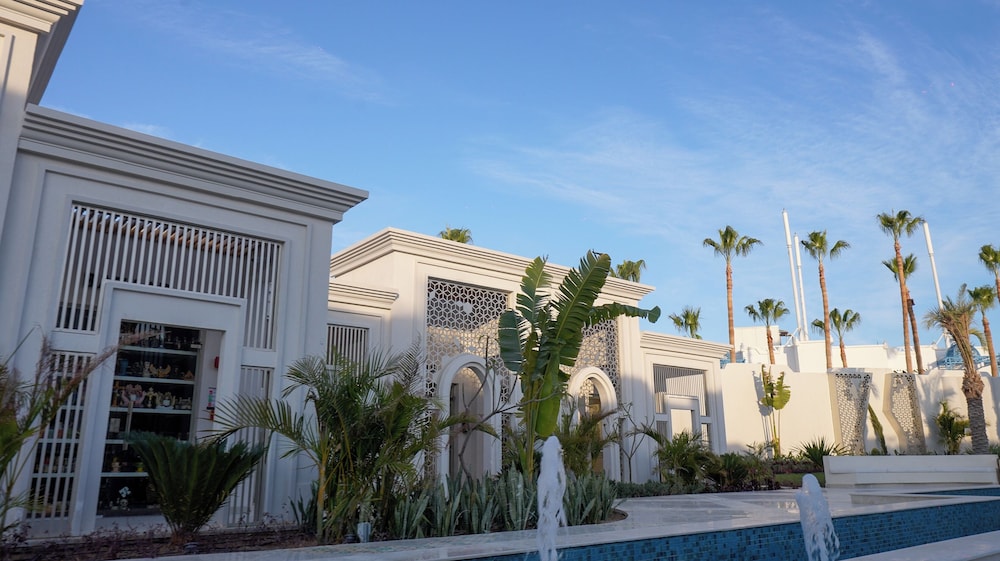 SUNRISE Remal Beach Resort — Hotel building in Sharm El Sheikh, Red Sea