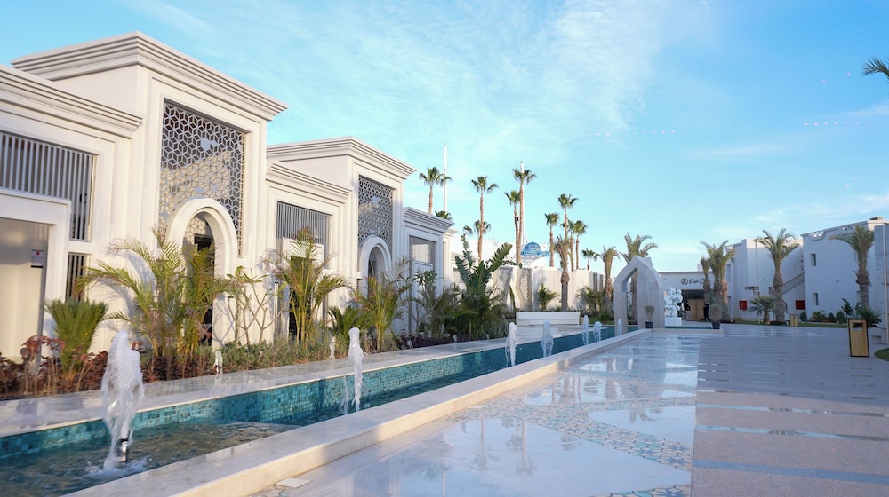 SUNRISE Remal Beach Resort — Hotel building in Sharm El Sheikh, Red Sea