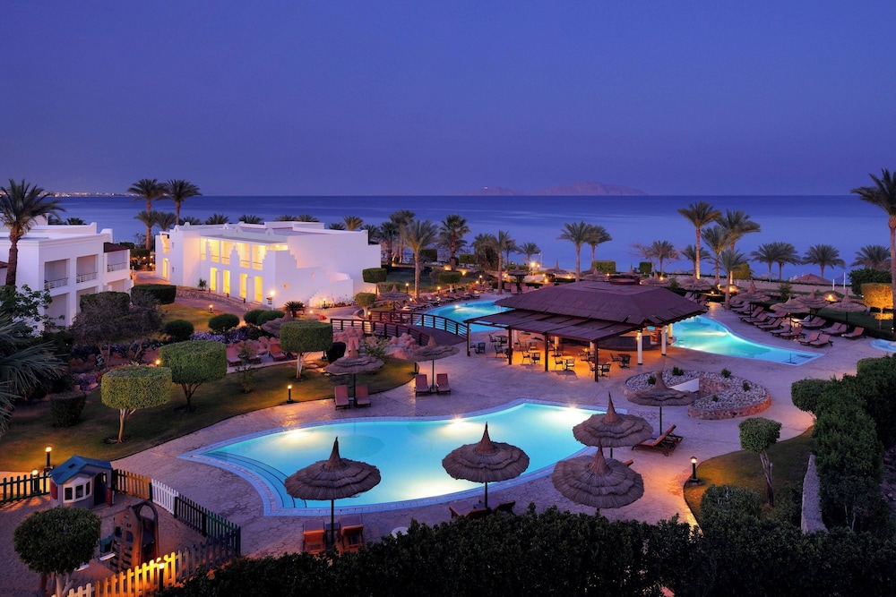 Renaissance Sharm El Sheikh Golden View Beach Resort — Swimming pool in Sharm El Sheikh, Red Sea