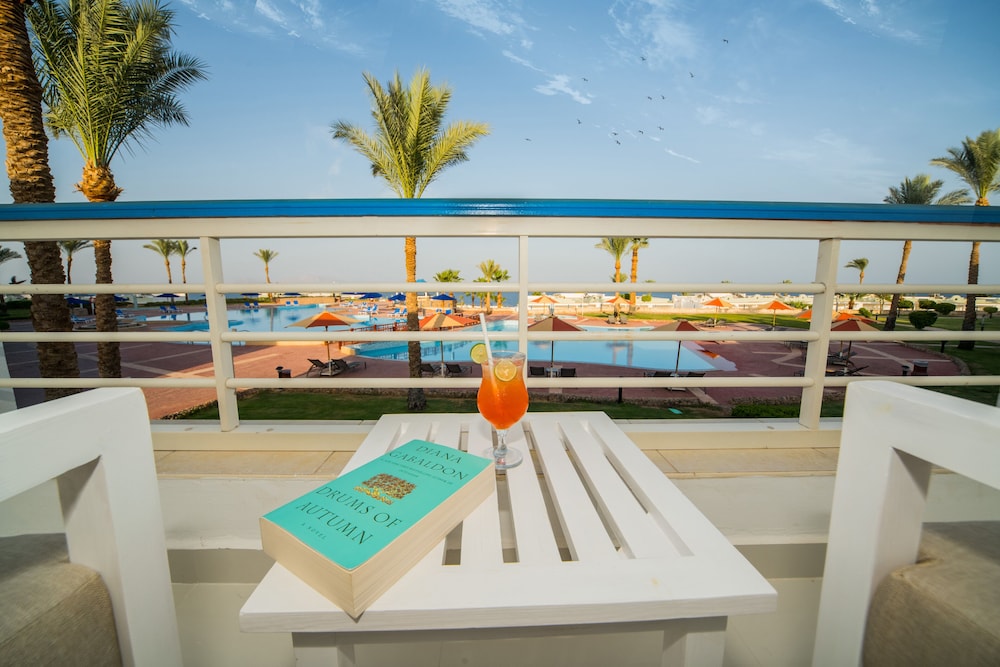 Renaissance Sharm El Sheikh Golden View Beach Resort — Swimming pool in Sharm El Sheikh, Red Sea