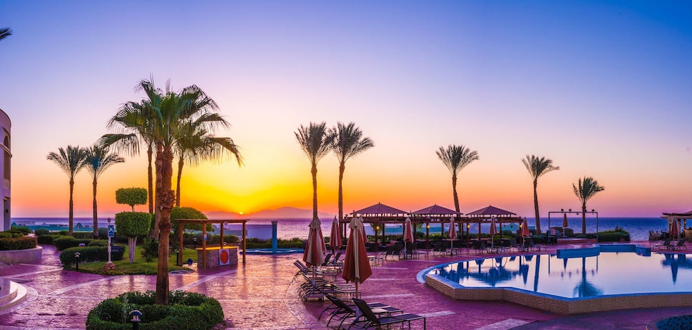 Renaissance Sharm El Sheikh Golden View Beach Resort — Swimming pool in Sharm El Sheikh, Red Sea
