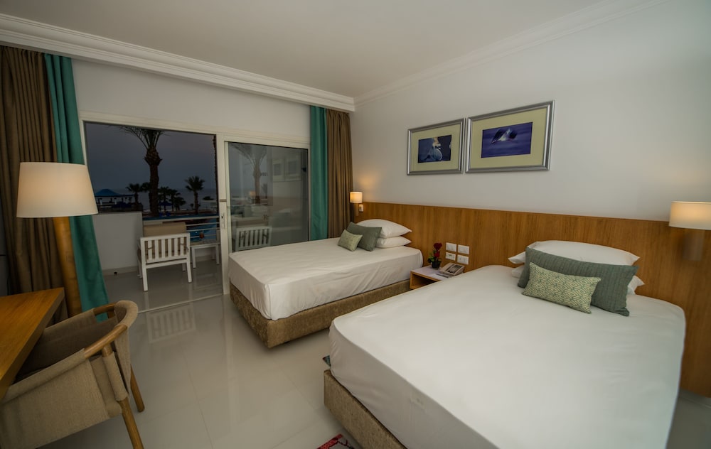 Renaissance Sharm El Sheikh Golden View Beach Resort — Hotel rooms in Sharm El Sheikh, Red Sea