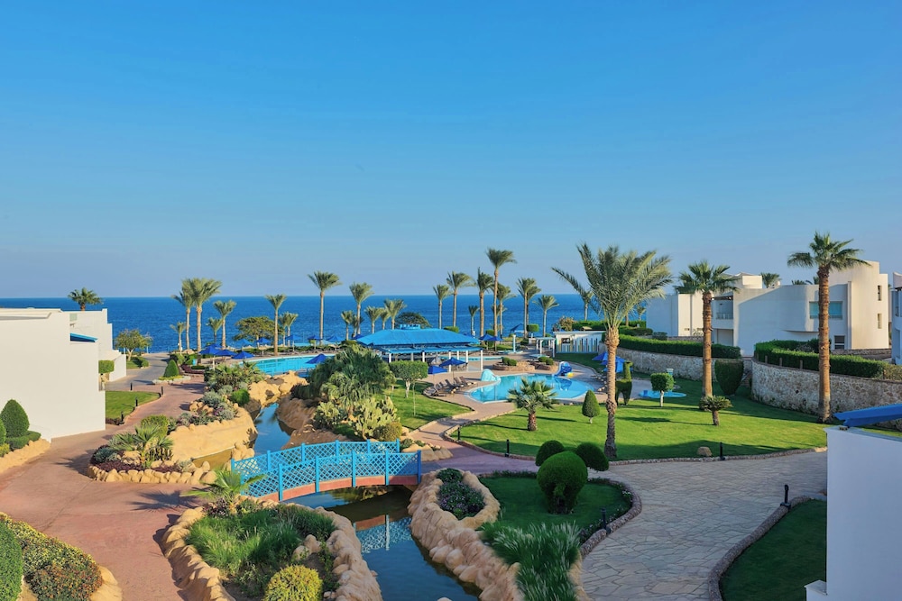 Renaissance Sharm El Sheikh Golden View Beach Resort — Swimming pool in Sharm El Sheikh, Red Sea