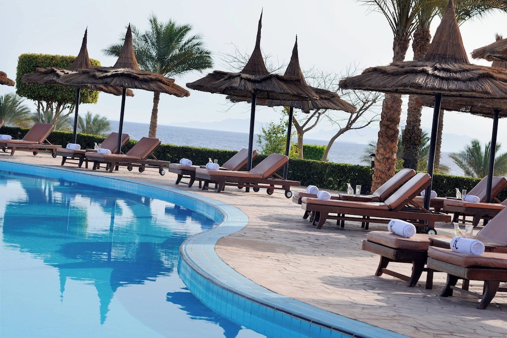 Renaissance Sharm El Sheikh Golden View Beach Resort — Swimming pool in Sharm El Sheikh, Red Sea