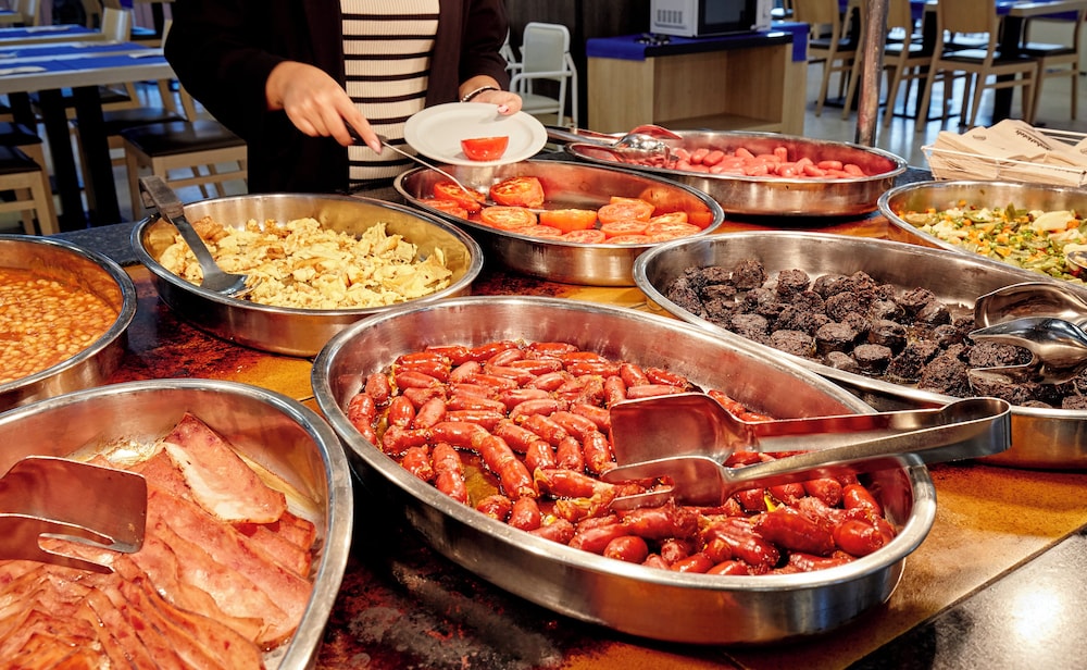 Surf Mar Hotel — Restaurant & bars in Lloret de Mar, Catalonia