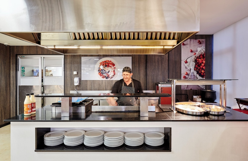 Surf Mar Hotel — Restaurant & bars in Lloret de Mar, Catalonia