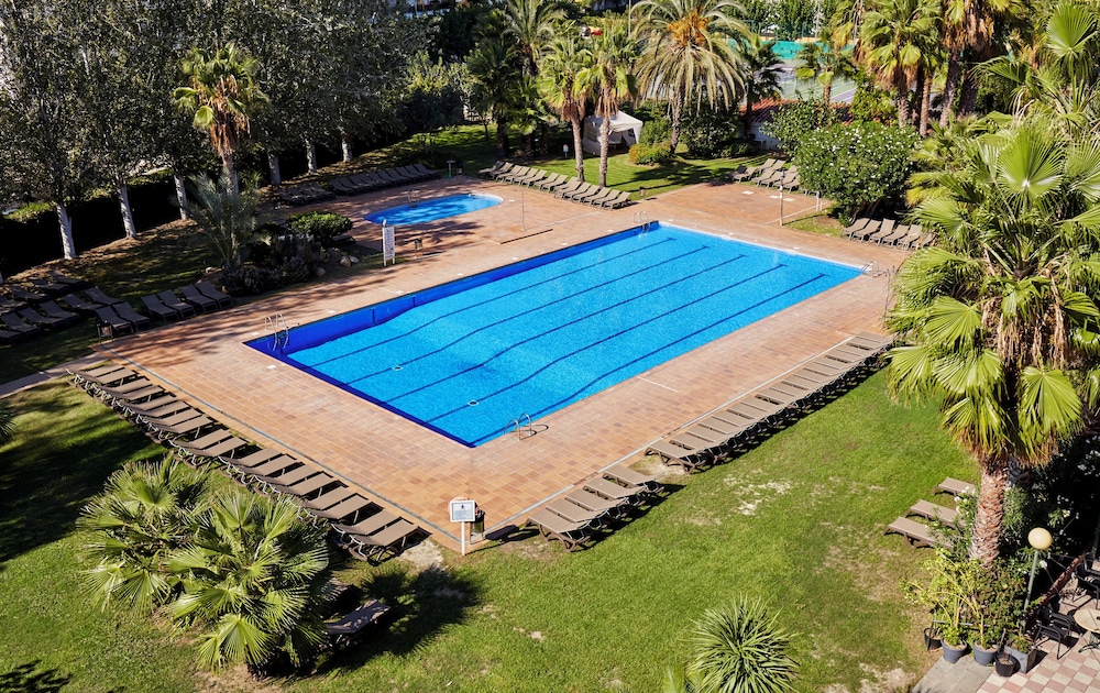 Surf Mar Hotel — Swimming pool in Lloret de Mar, Catalonia