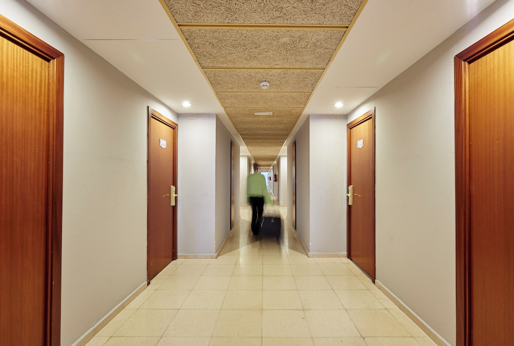 Surf Mar Hotel — Hotel building in Lloret de Mar, Catalonia