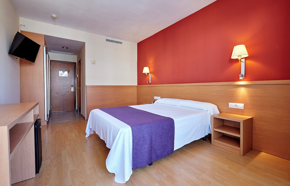 Surf Mar Hotel — Hotel rooms in Lloret de Mar, Catalonia