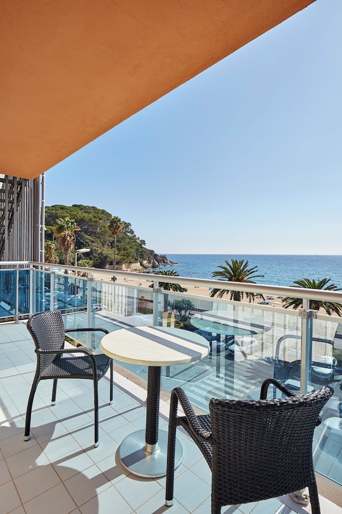 Surf Mar Hotel — Beach in Lloret de Mar, Catalonia