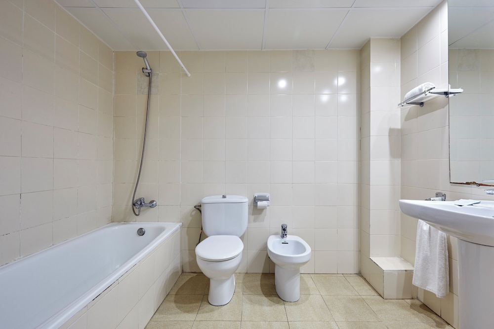 Surf Mar Hotel — Hotel rooms in Lloret de Mar, Catalonia