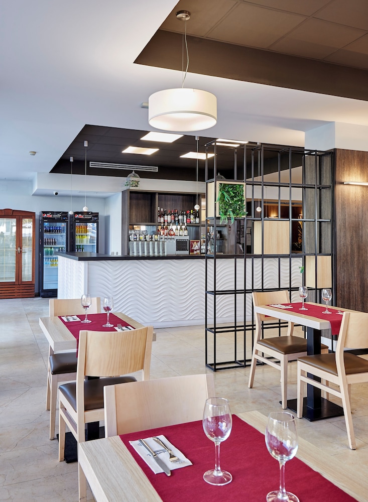 Surf Mar Hotel — Restaurant & bars in Lloret de Mar, Catalonia