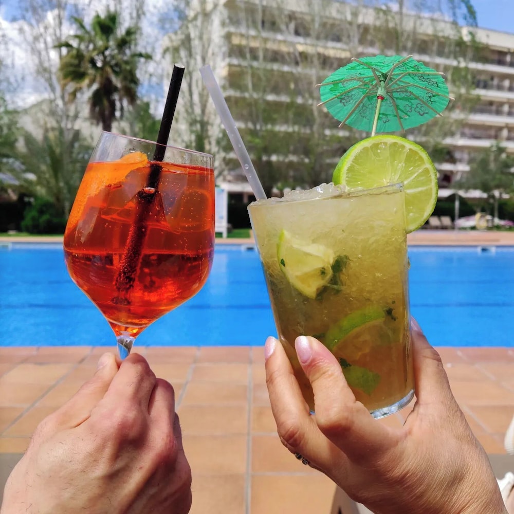 Surf Mar Hotel — Restaurant & bars in Lloret de Mar, Catalonia