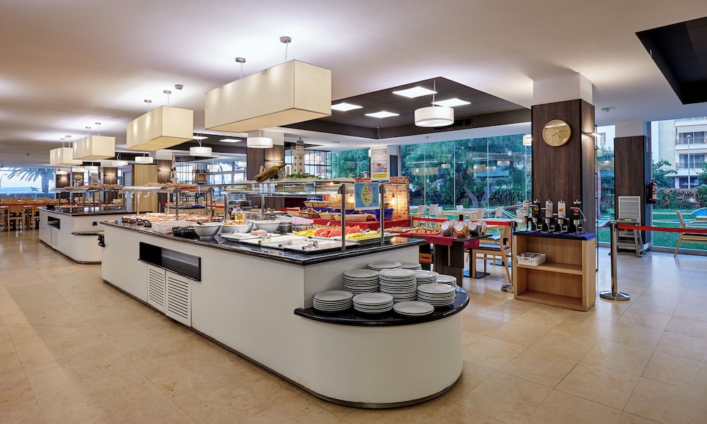Surf Mar Hotel — Restaurant & bars in Lloret de Mar, Catalonia