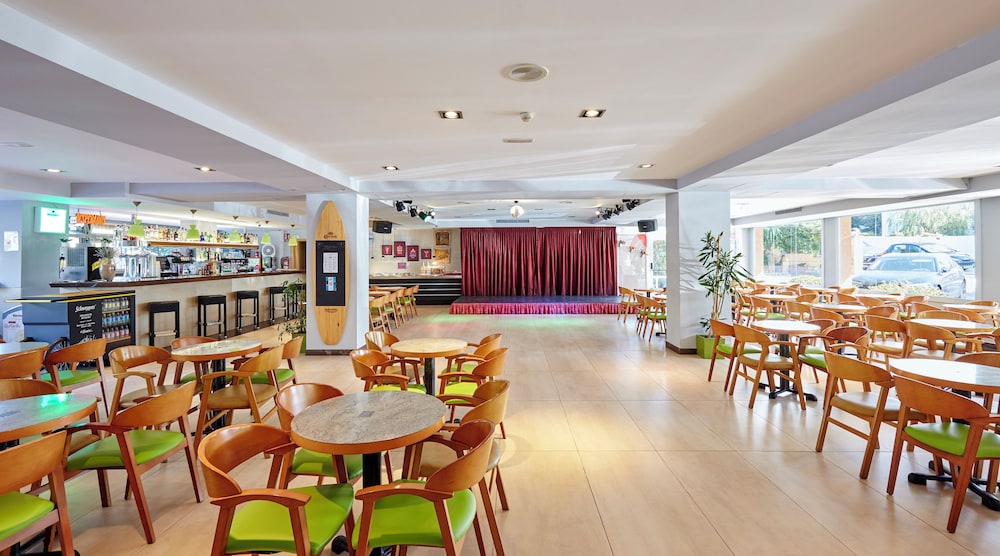 Surf Mar Hotel — Restaurant & bars in Lloret de Mar, Catalonia