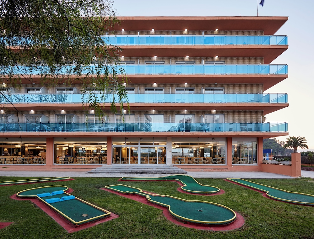 Surf Mar Hotel — Hotel building in Lloret de Mar, Catalonia