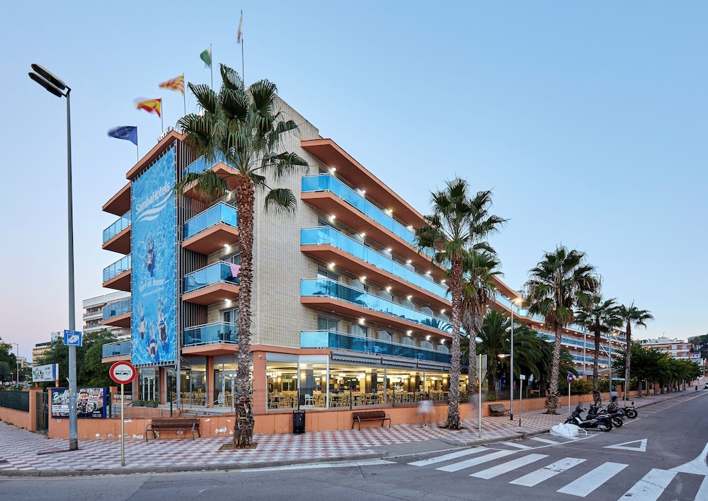 Surf Mar Hotel — Hotel building in Lloret de Mar, Catalonia