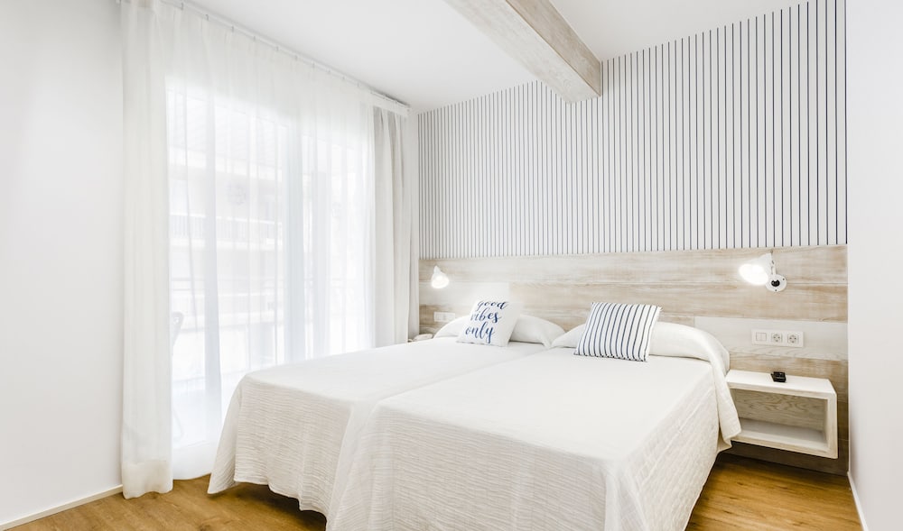 Anabel Hotel — Hotel rooms in Lloret de Mar, Catalonia