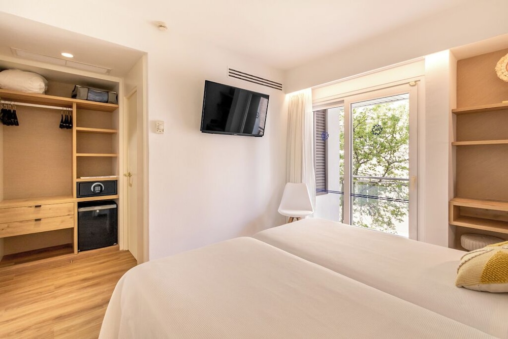 Anabel Hotel — Hotel rooms in Lloret de Mar, Catalonia