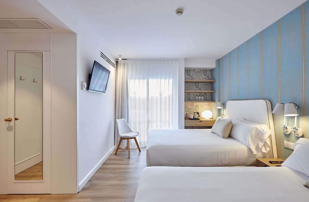 Anabel Hotel — Hotel rooms in Lloret de Mar, Catalonia