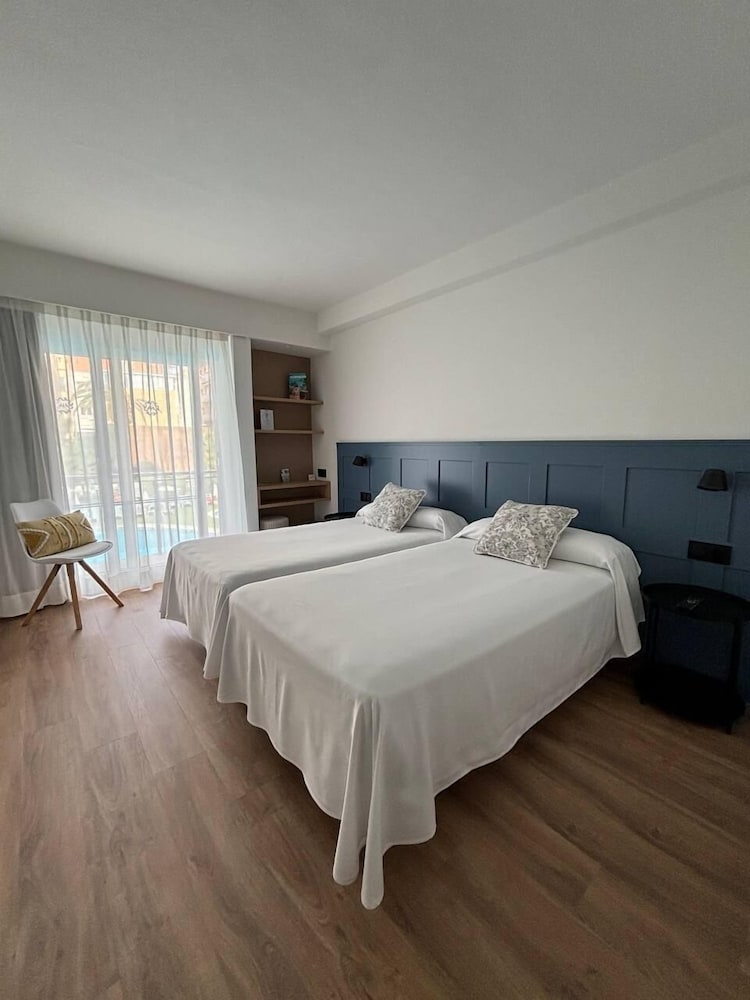 Anabel Hotel — Hotel rooms in Lloret de Mar, Catalonia