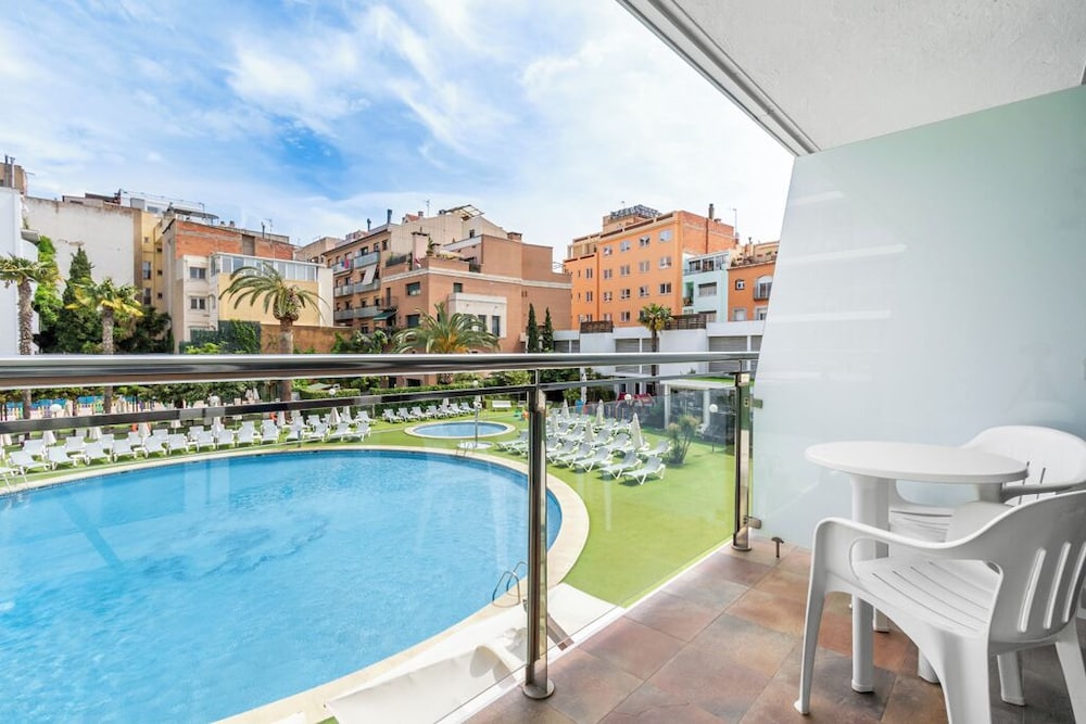 Anabel Hotel — Swimming pool in Lloret de Mar, Catalonia