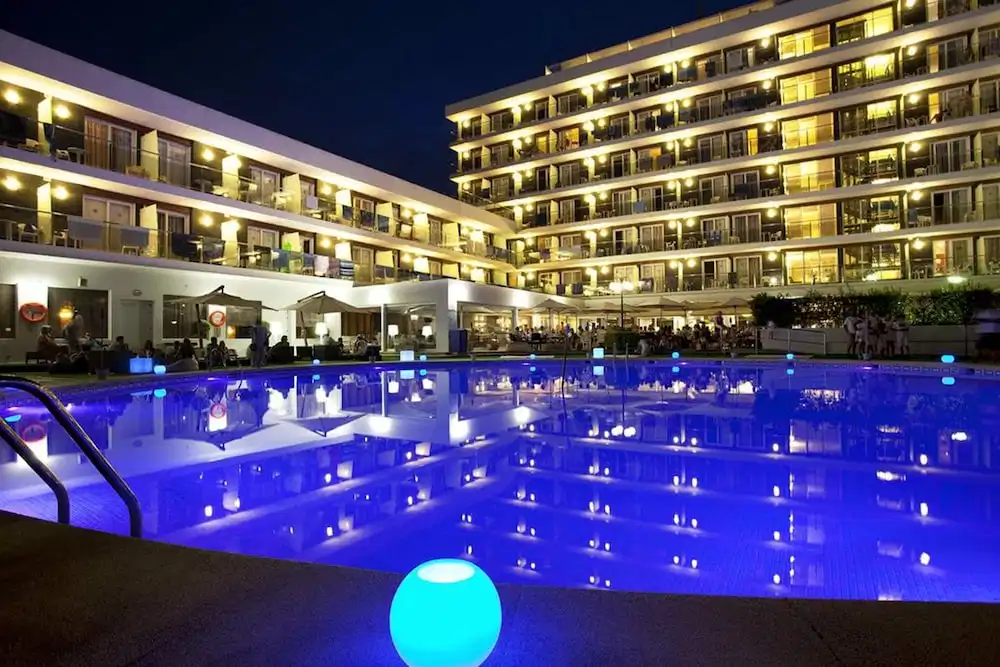 Anabel Hotel — Swimming pool in Lloret de Mar, Catalonia