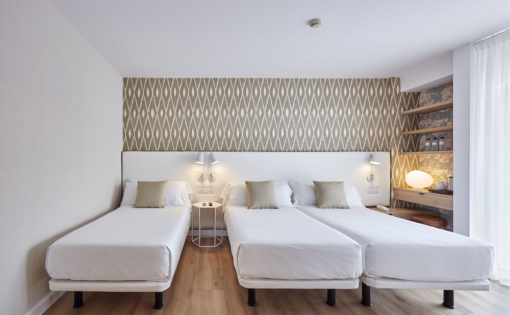 Anabel Hotel — Hotel rooms in Lloret de Mar, Catalonia