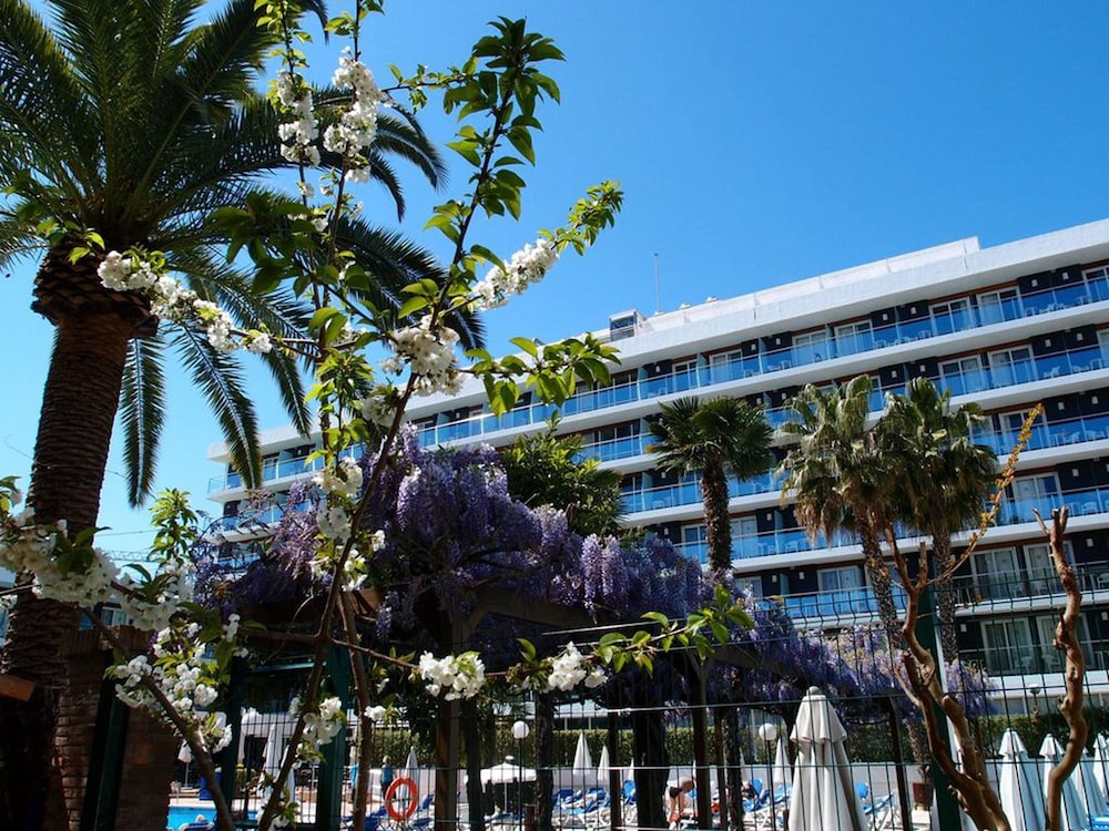Anabel Hotel — Hotel building in Lloret de Mar, Catalonia