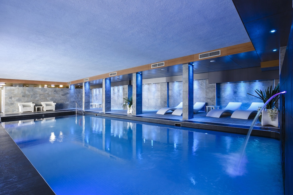Anabel Hotel — Swimming pool in Lloret de Mar, Catalonia