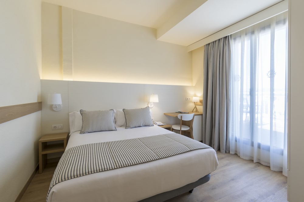 Anabel Hotel — Hotel rooms in Lloret de Mar, Catalonia