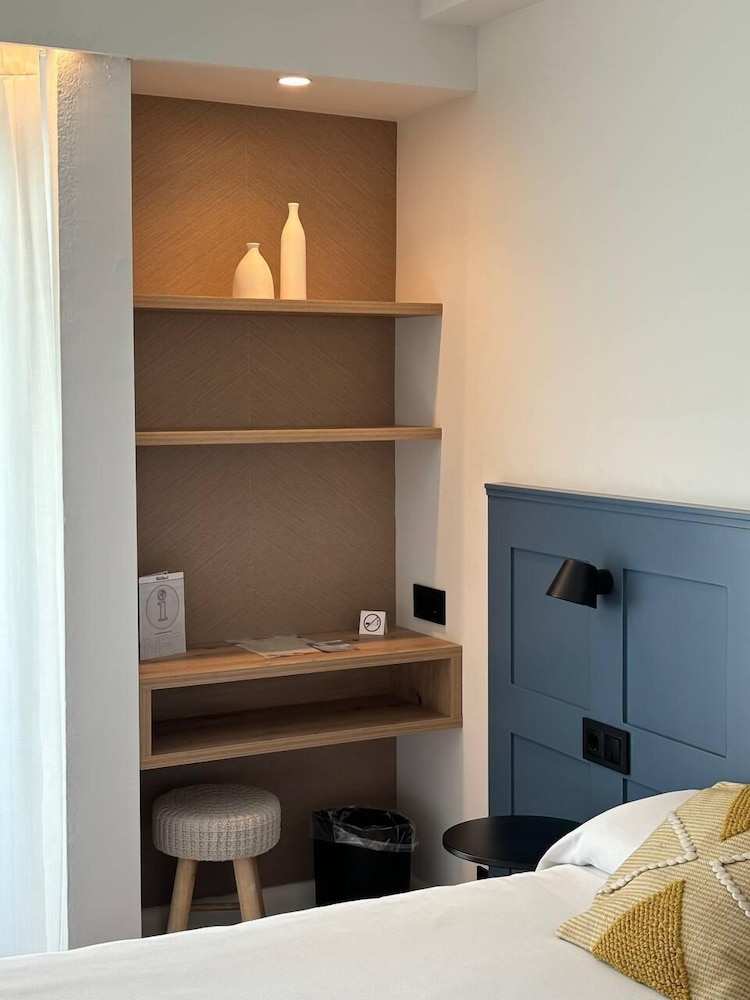 Anabel Hotel — Hotel rooms in Lloret de Mar, Catalonia