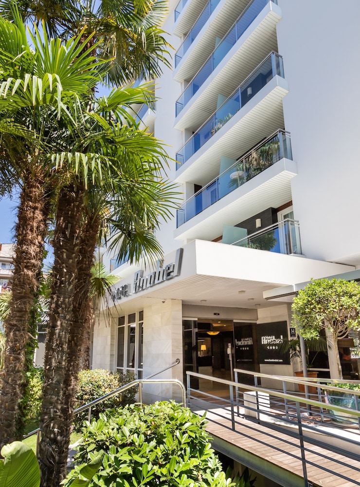 Anabel Hotel — Hotel building in Lloret de Mar, Catalonia
