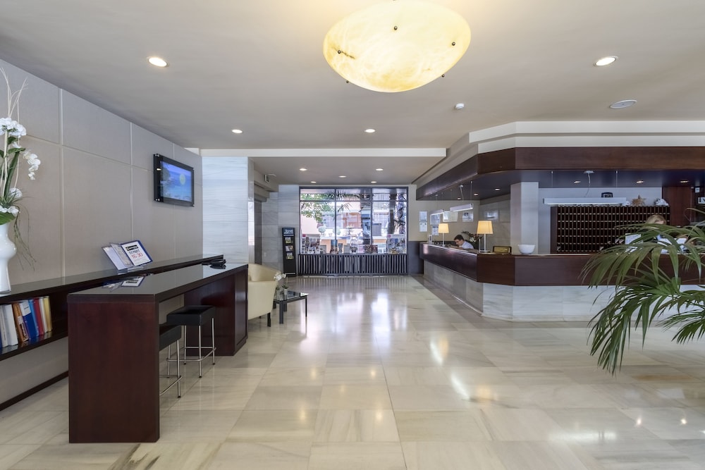 Anabel Hotel — Hotel building in Lloret de Mar, Catalonia