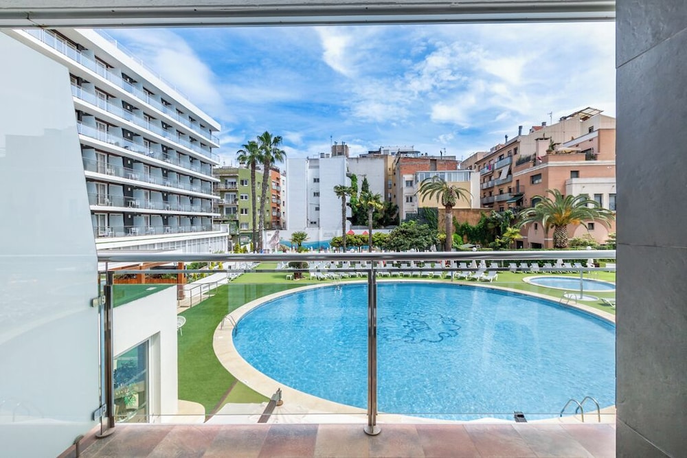 Anabel Hotel — Swimming pool in Lloret de Mar, Catalonia