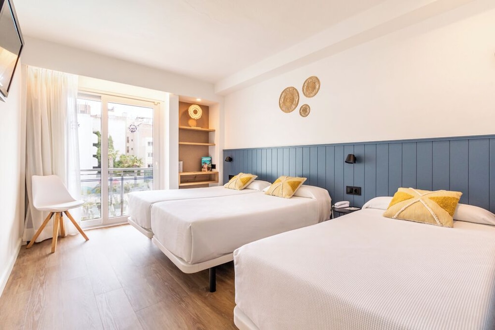 Anabel Hotel — Hotel rooms in Lloret de Mar, Catalonia