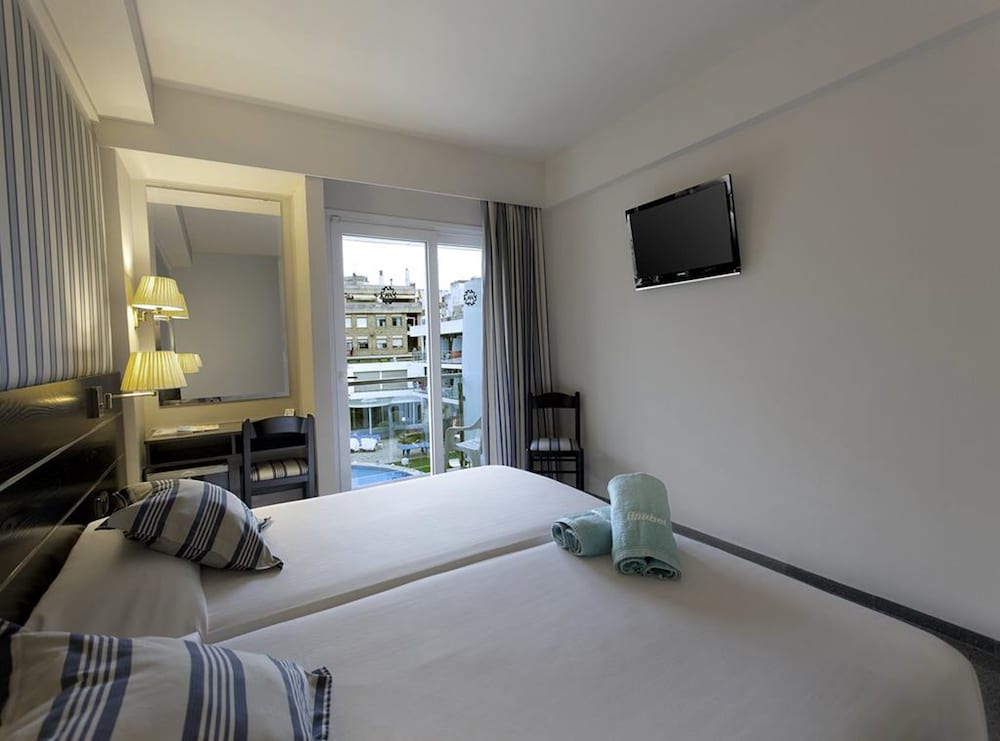 Anabel Hotel — Hotel rooms in Lloret de Mar, Catalonia