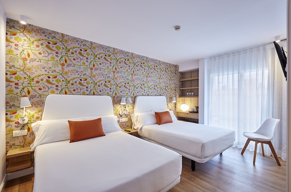 Anabel Hotel — Hotel rooms in Lloret de Mar, Catalonia